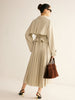 Clara | Eleganter Plissierter Trenchcoat mit Gürtel