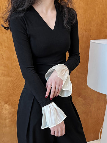 Clara | V-Ausschnitt Bluse mit Rüschemanschetten