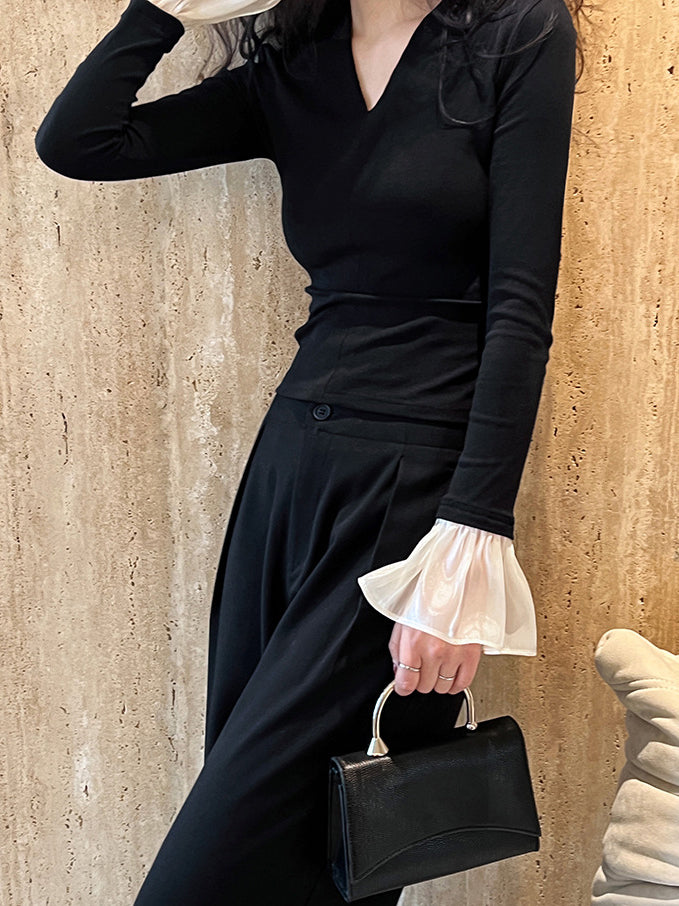 Clara | V-Ausschnitt Bluse mit Rüschemanschetten