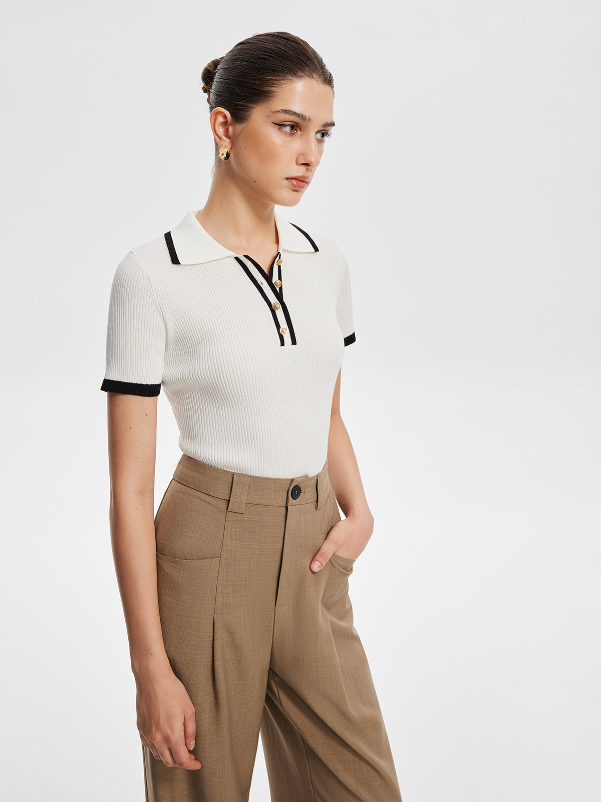 Mia | Stricktop mit Kontrastverzierungen und Metallknöpfen