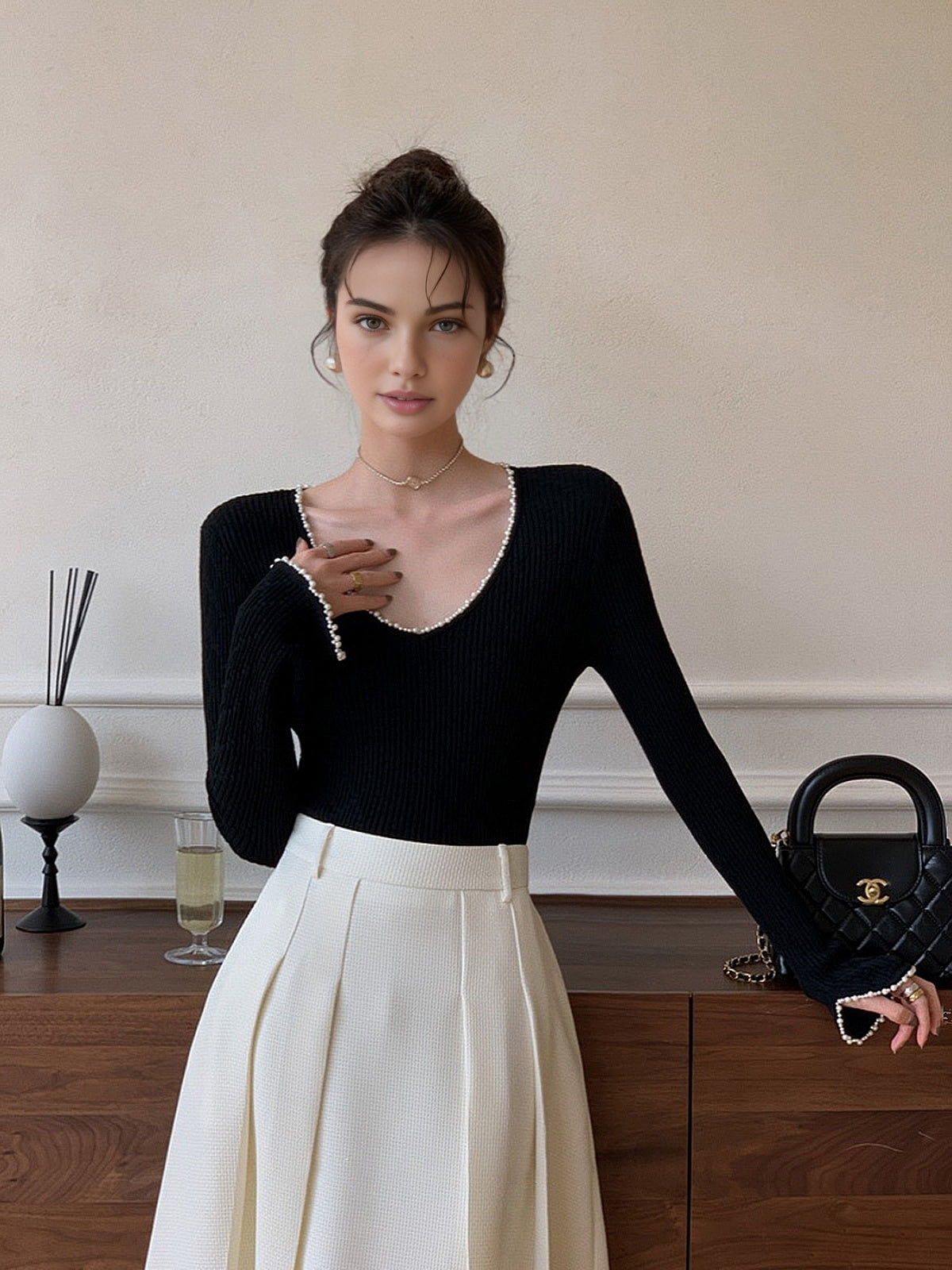 Clara | V-Ausschnitt Stricktop mit Perlenbesatz