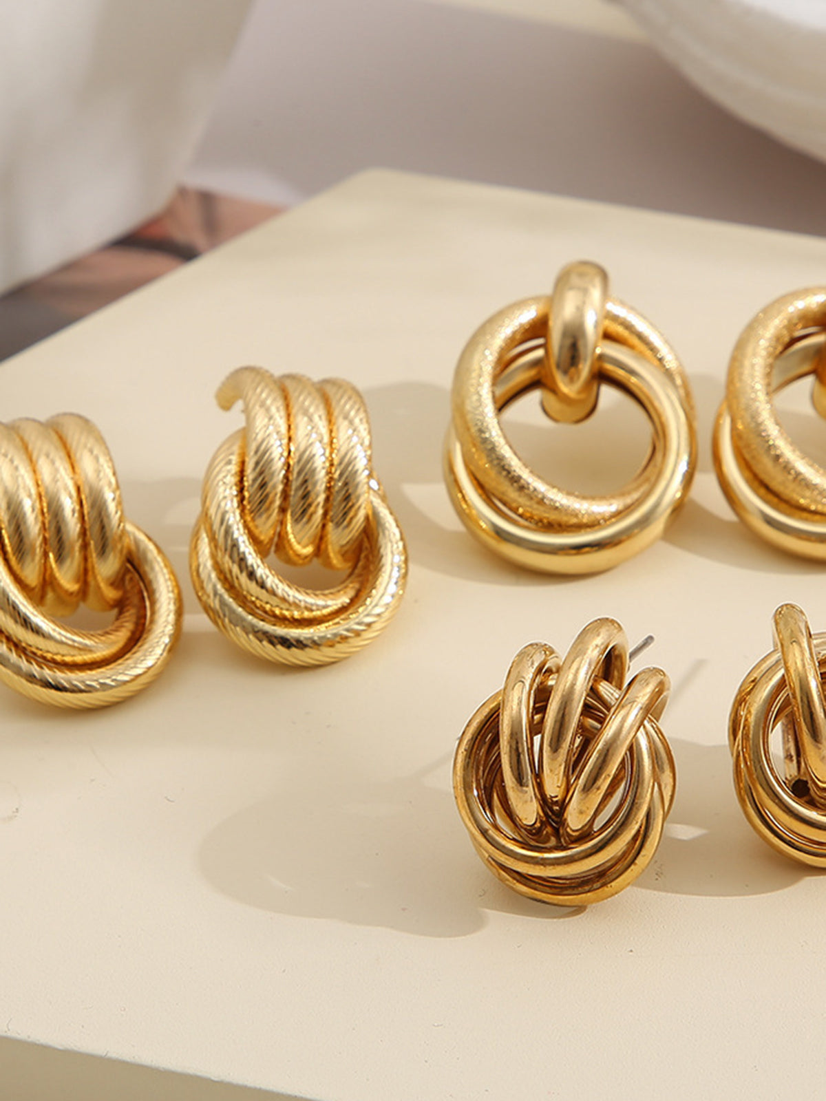 Lena | Dreiteilige Kreuz-Hoop-Ohrringe