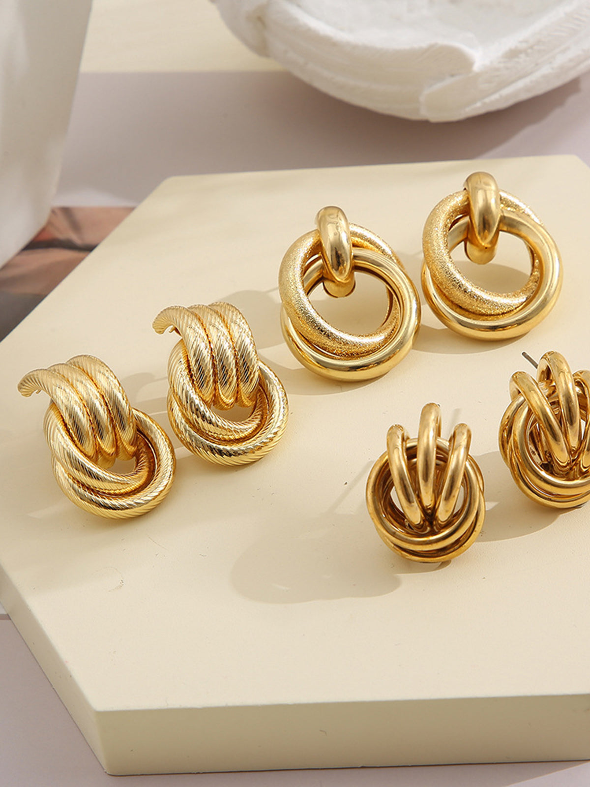 Lena | Dreiteilige Kreuz-Hoop-Ohrringe