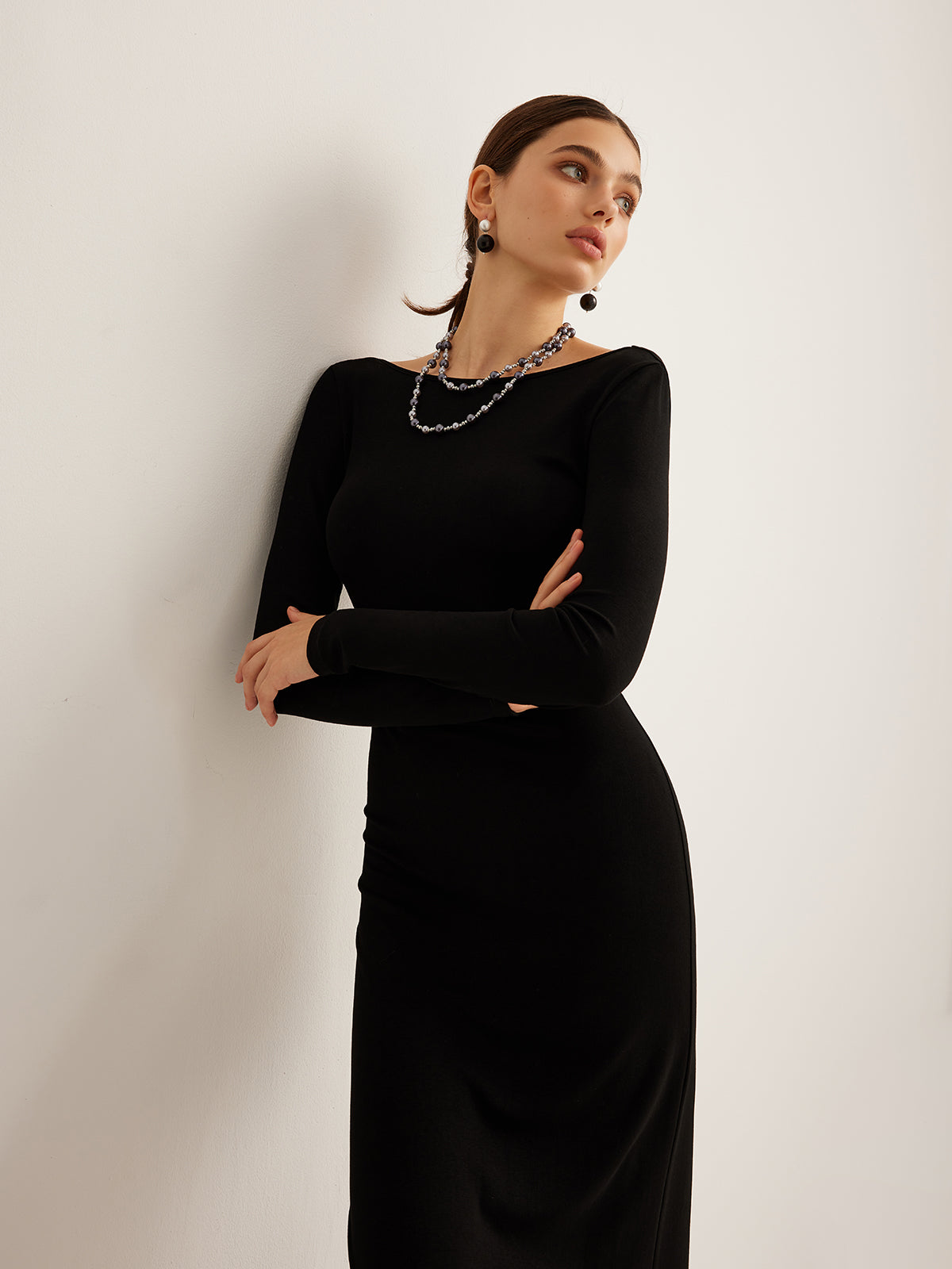Clara | Elegantes Strickkleid mit offenem Rücken und Schleife