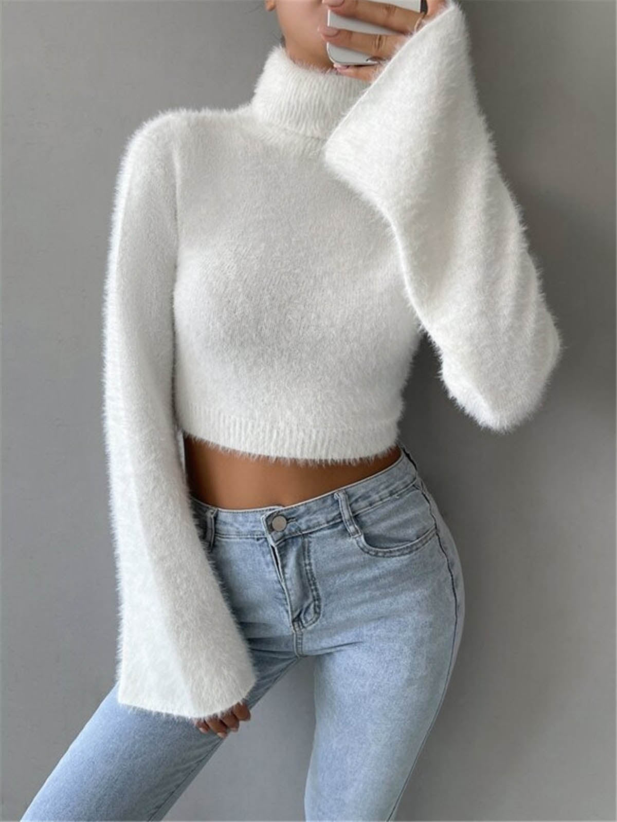 Clara | Modische Turtleneck Fuzzy Crop Bluse