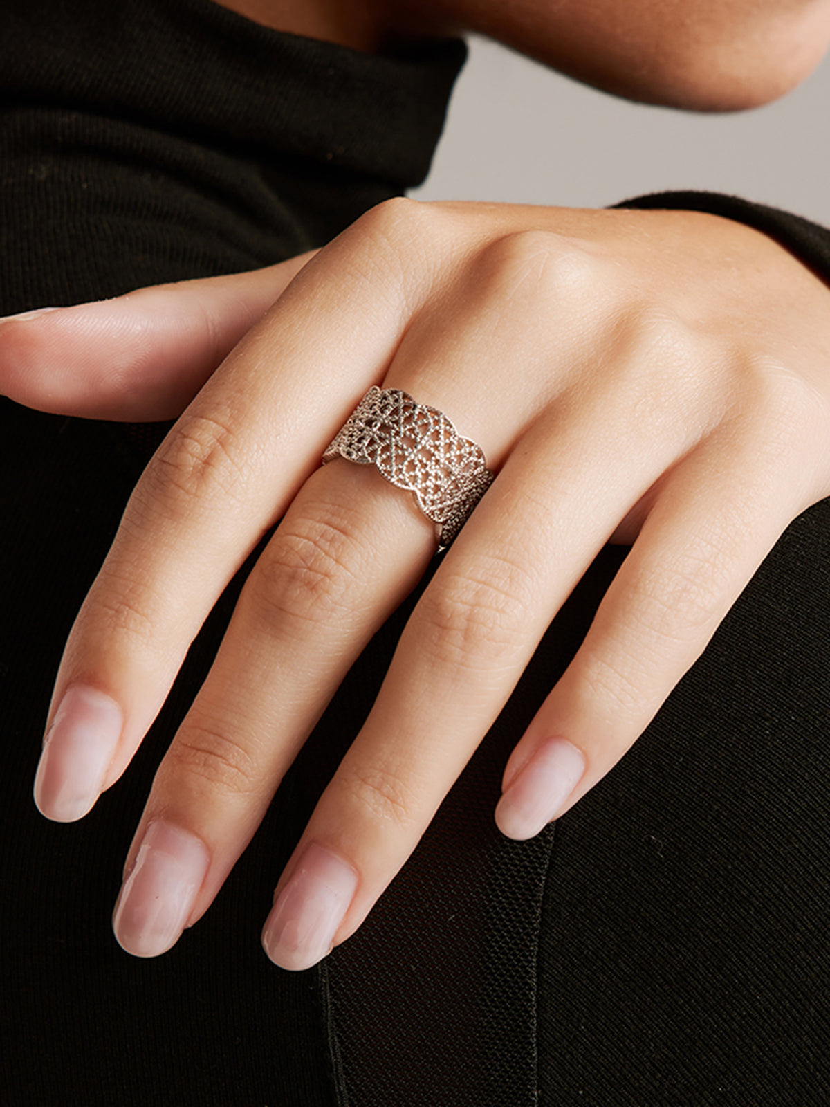 Clara | Tunnel Metal Lace Offener Ring