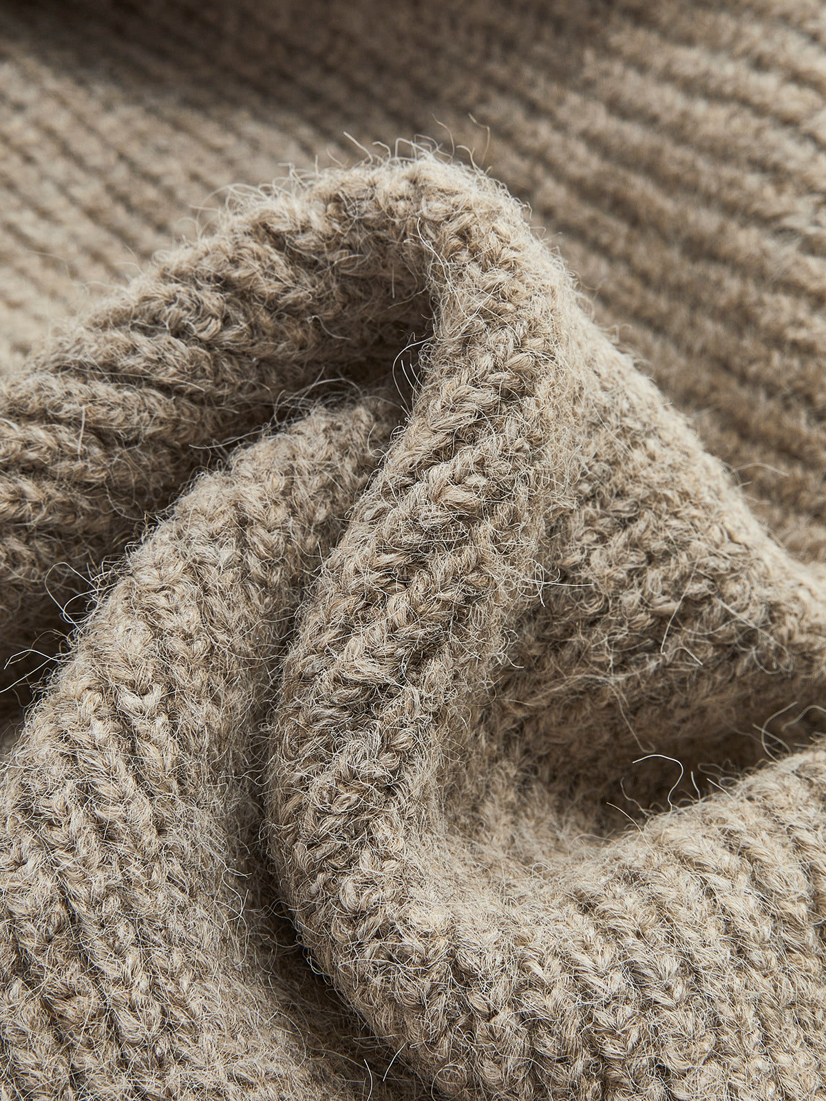 Clara | V-Ausschnitt Kleid mit Knopfdesign