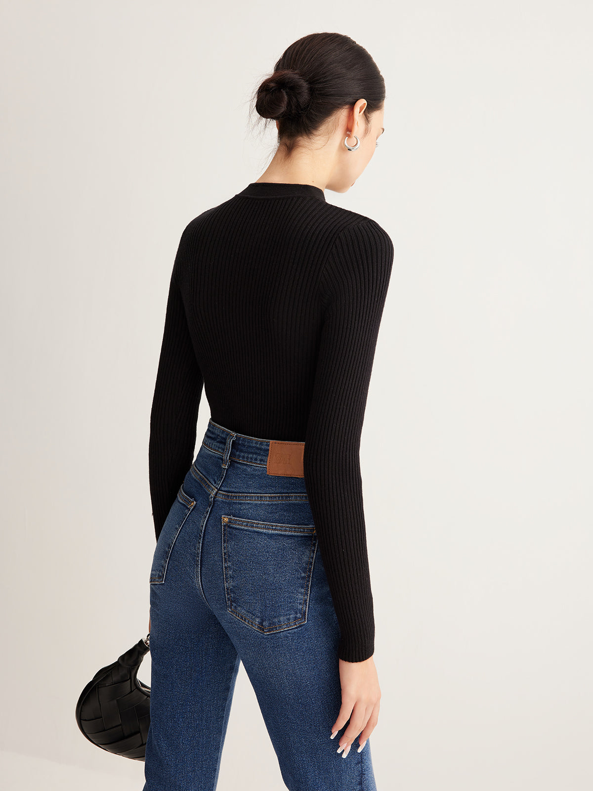 Julia | Vielseitiges Stricktop mit Metallverzierung