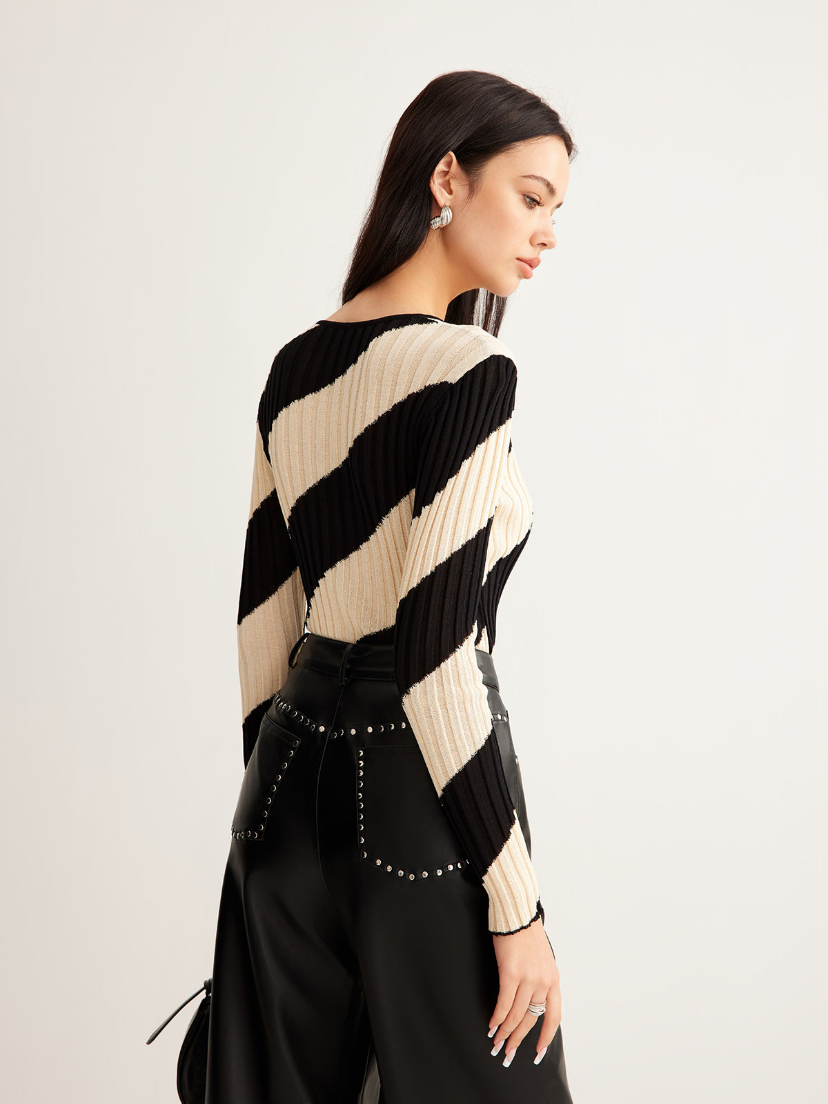 Max | Asymmetrisches Gestreiftes Slim Knit Top