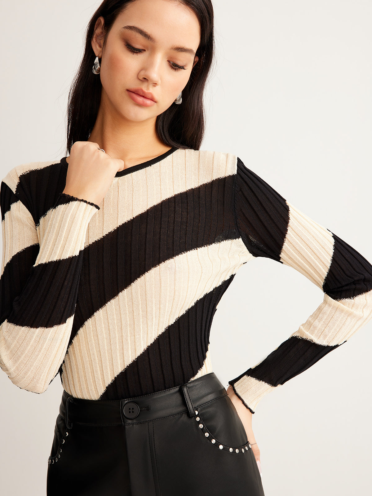 Max | Asymmetrisches Gestreiftes Slim Knit Top