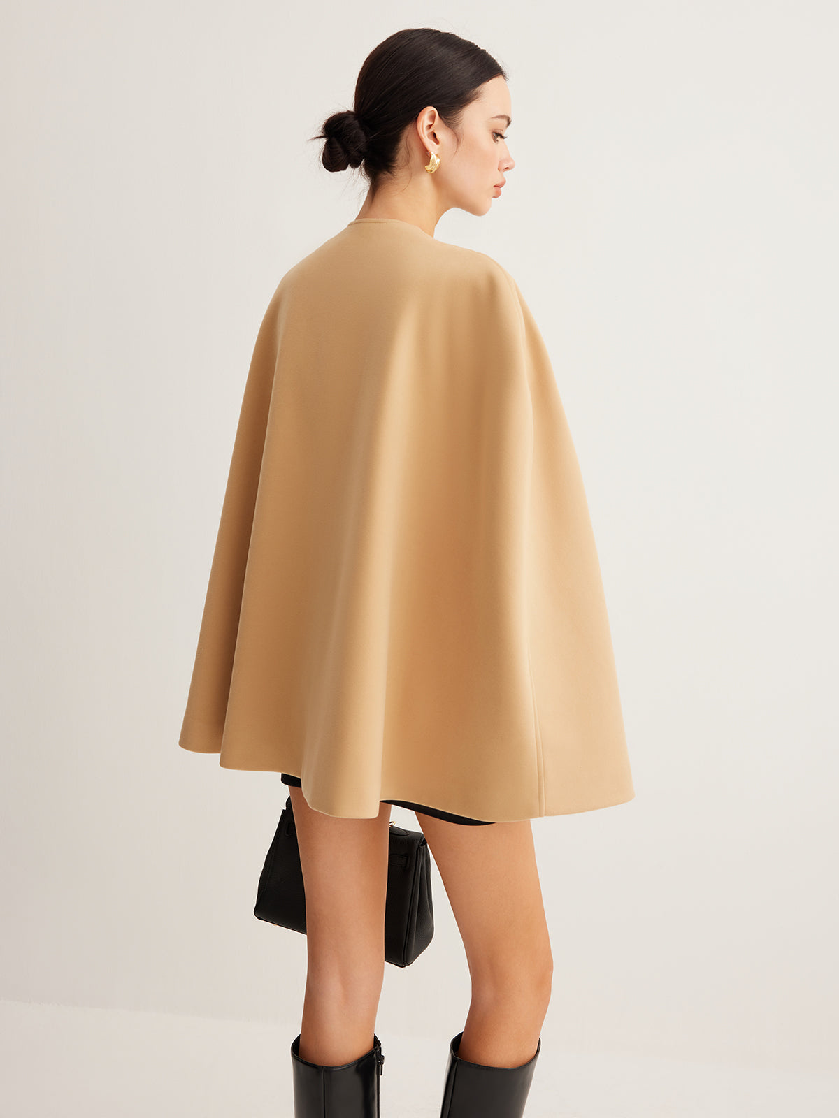 Clara | Eleganter Tweed-Cloak mit Metall-Details