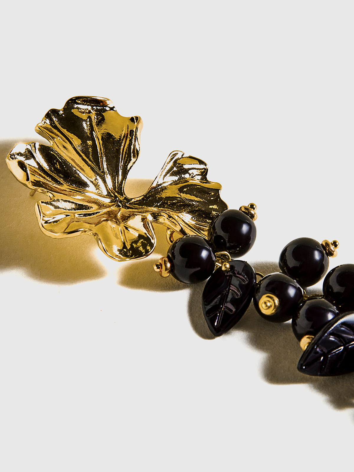 Mia | Bezaubernde Metal Flower Ball Beaded Tassel Ohrringe