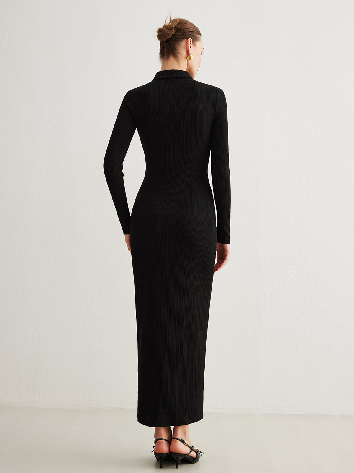 Clara | Elegantes Maxikleid mit Knopfverschluss und geteiltem Kragen