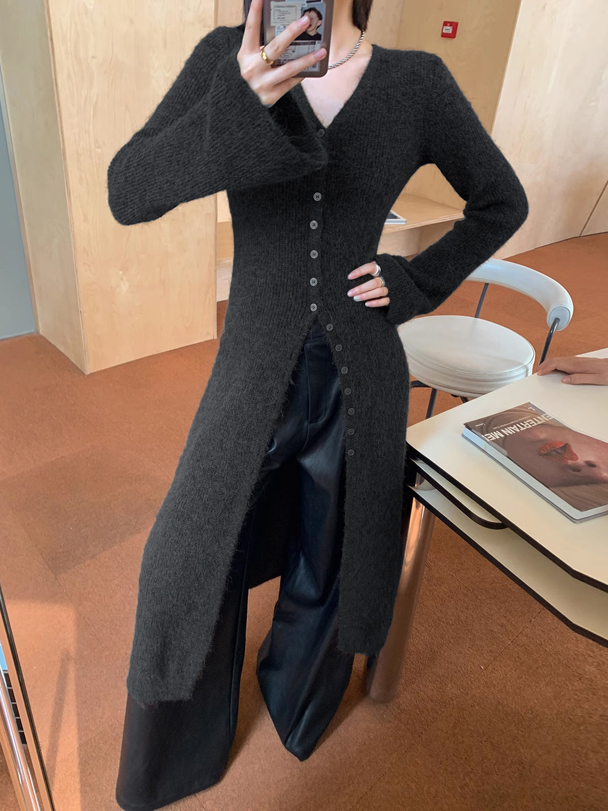 Clara | V-Ausschnitt Kleid mit Knopfdesign