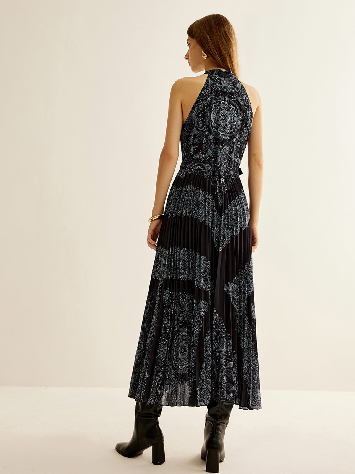 Clara | Elegantes ärmelloses Plissékleid mit Gürtel