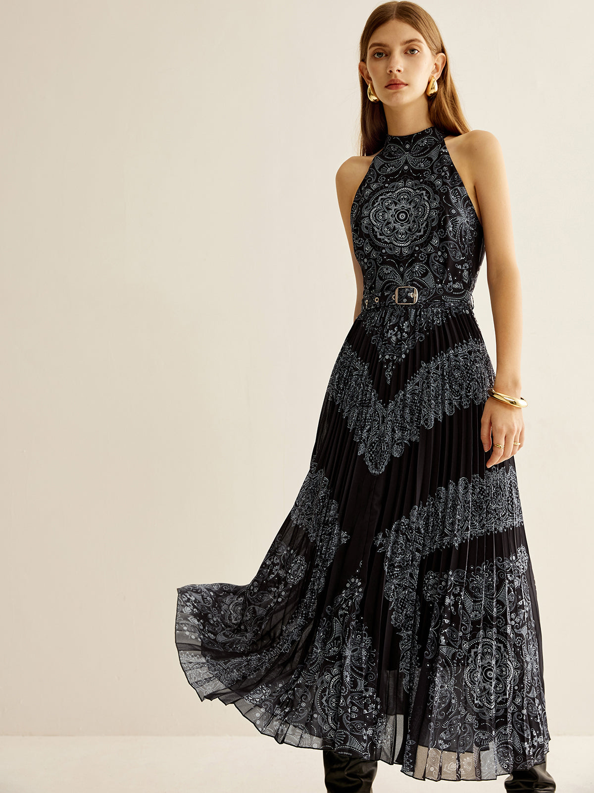 Clara | Elegantes ärmelloses Plissékleid mit Gürtel