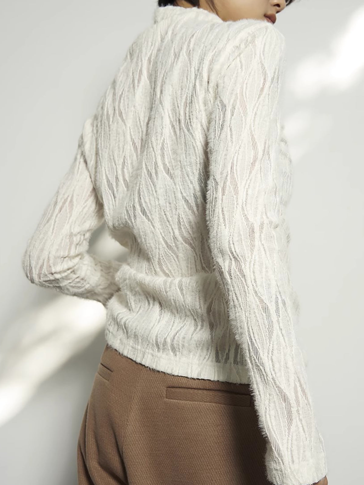 Emilia | Halbdurchsichtiges Plisseetop mit Mock Neck