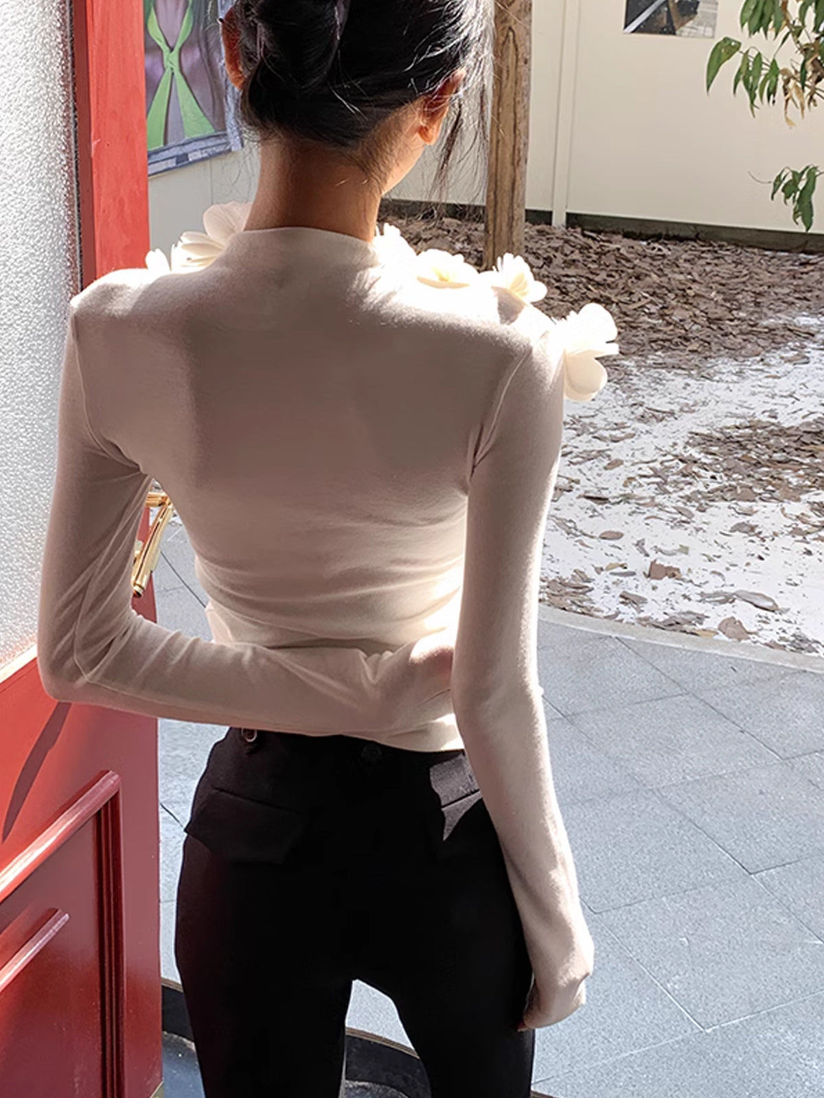 Clara | Florale Bestickte Piping-Bluse