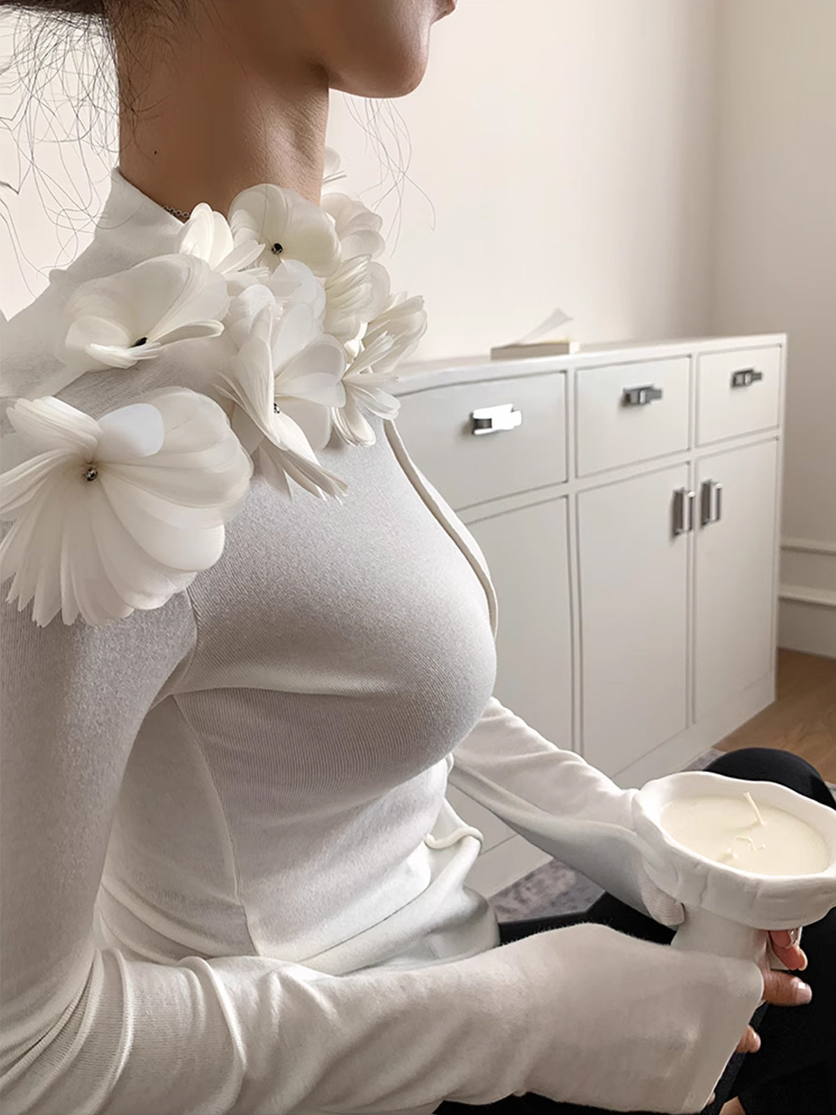 Clara | Florale Bestickte Piping-Bluse