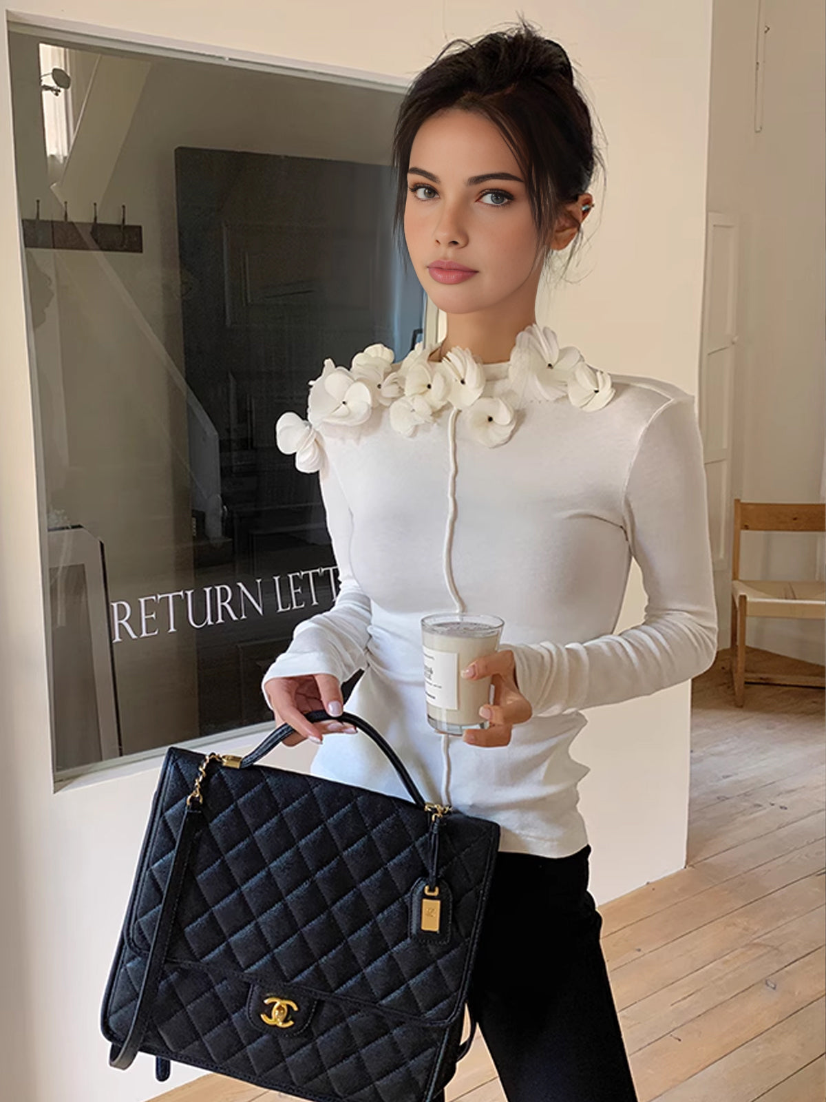 Clara | Florale Bestickte Piping-Bluse