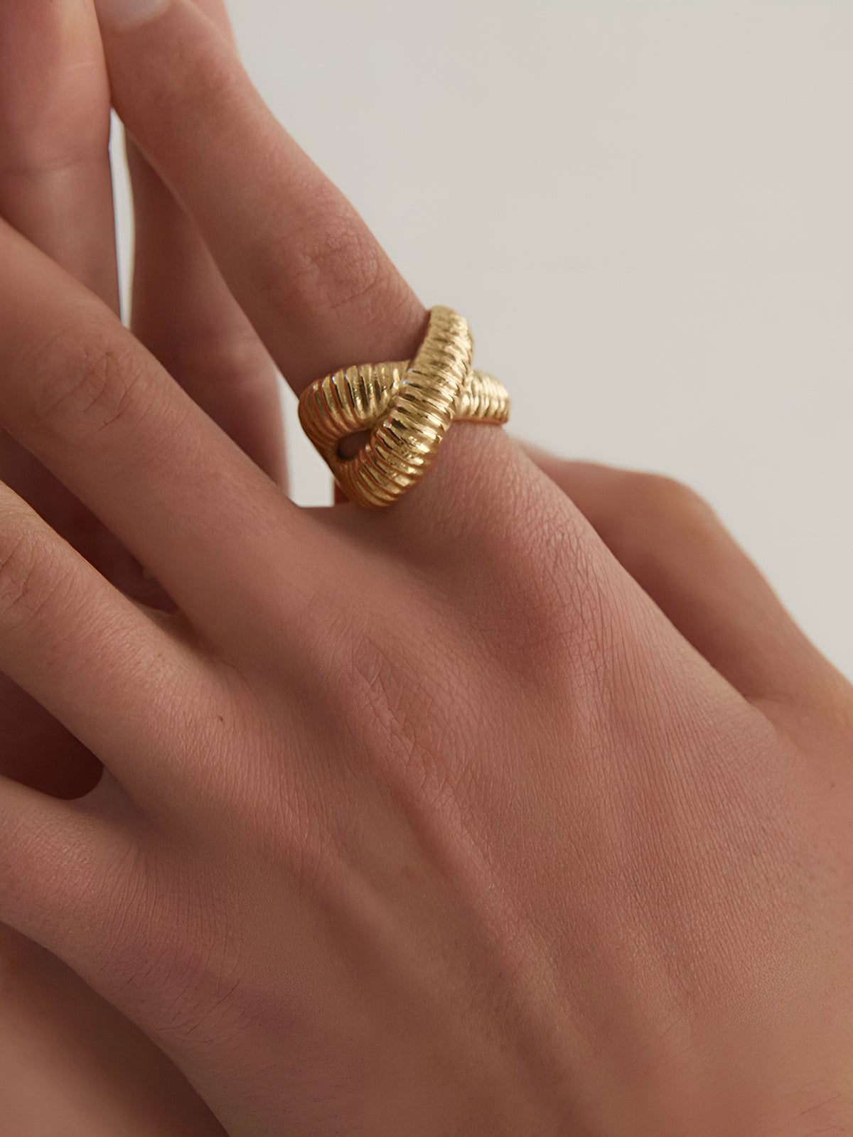 Felix | Eleganter Cross Ripple Offener Ring