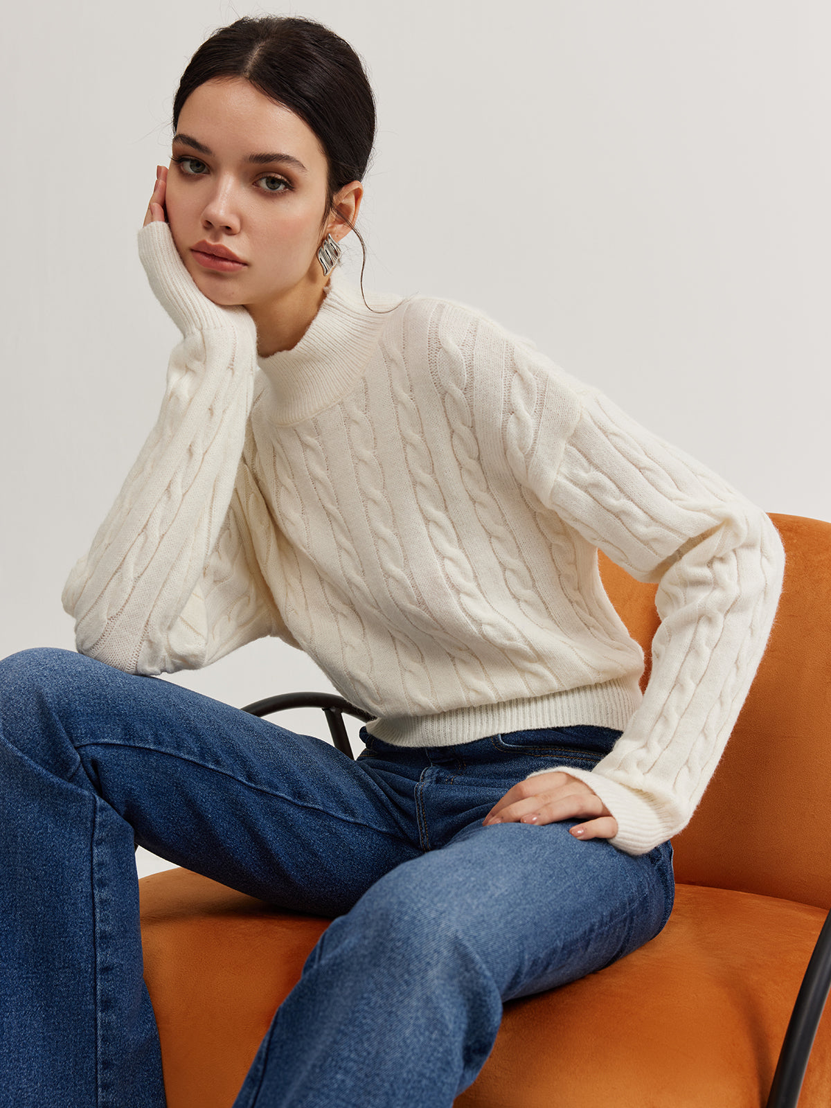 Clara | Stricktop mit Rückenausschnitt und Schleifen-Design