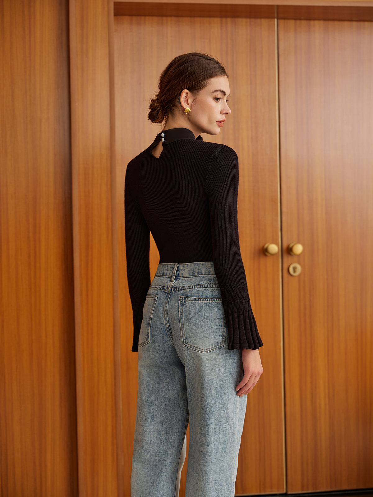 Clara | Romantisches Strickoberteil mit Glockenärmeln und Schleifendekor