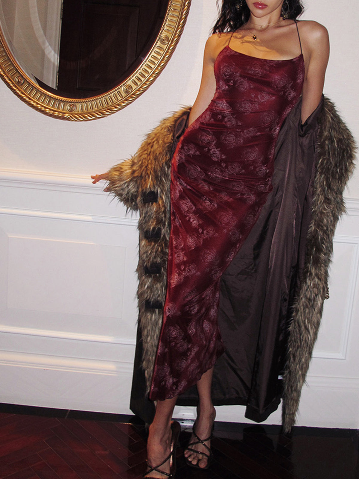 Elegante Schönheit | Rose Velvet Cami Dress