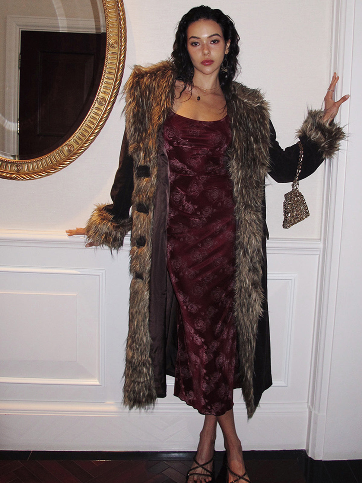 Elegante Schönheit | Rose Velvet Cami Dress