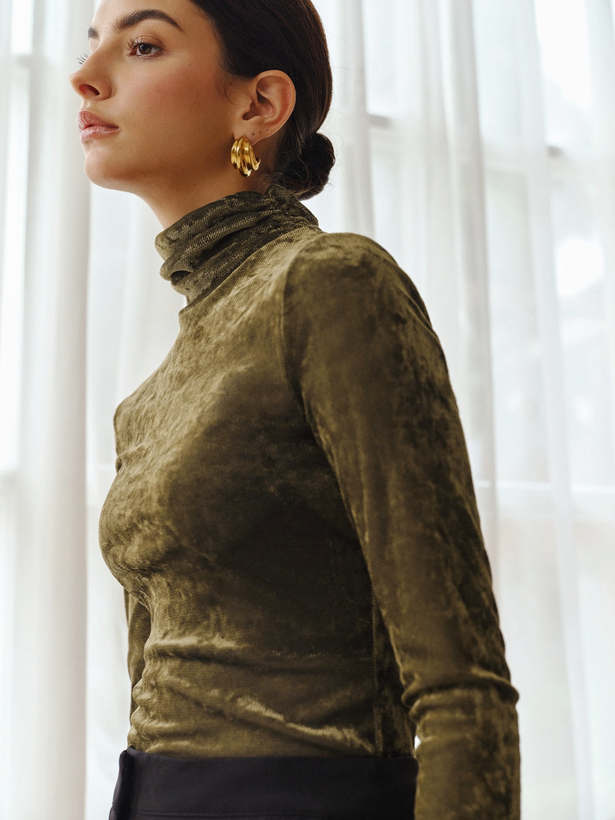 Emilia | Semi-Transparentes Samtoberteil mit Stehkragen