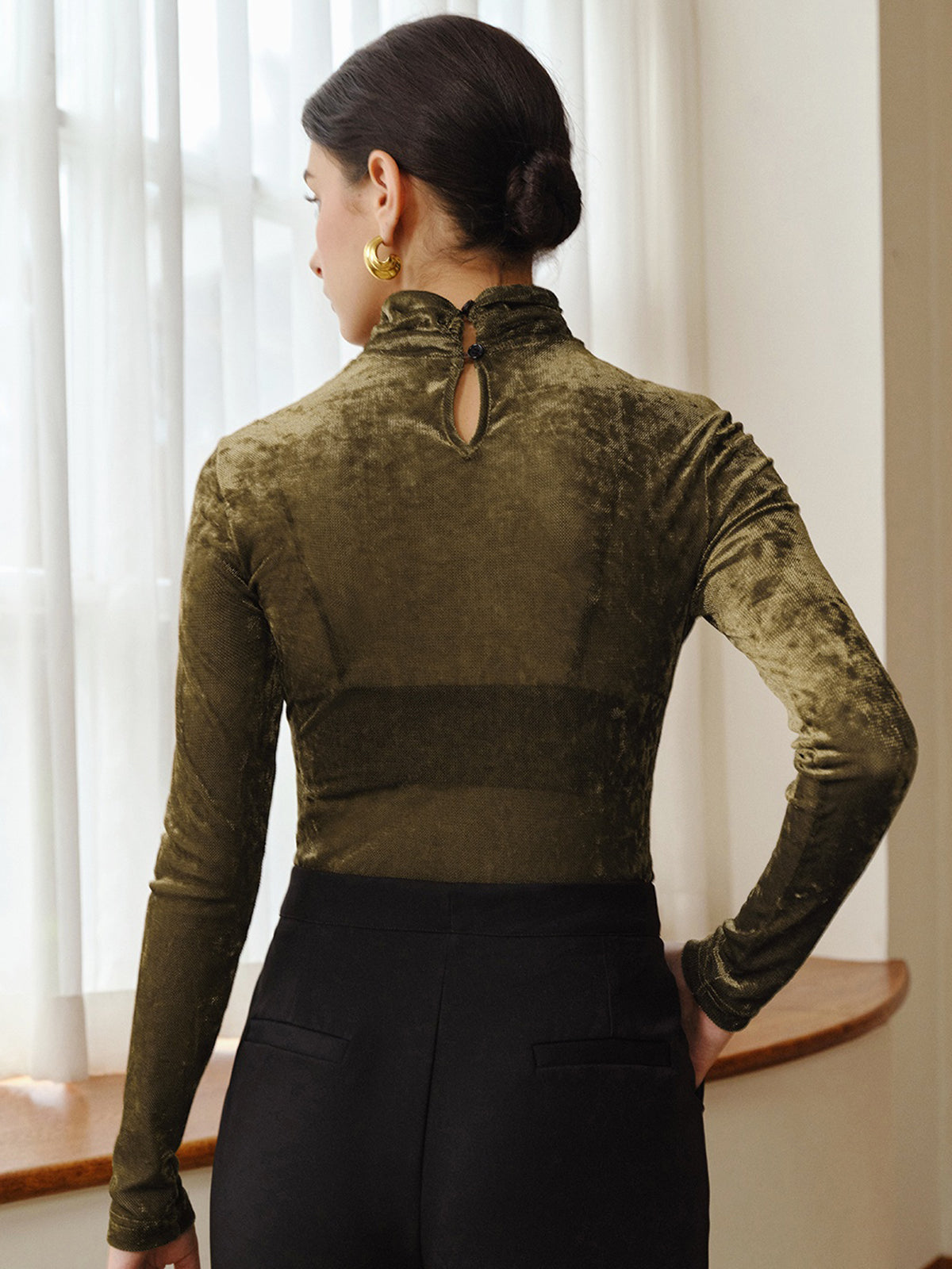 Emilia | Semi-Transparentes Samtoberteil mit Stehkragen