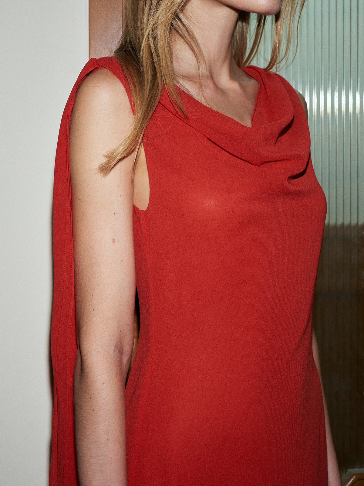 Marie | Chiffon Kleid mit Cowl Neck und Rückenfreiem Design