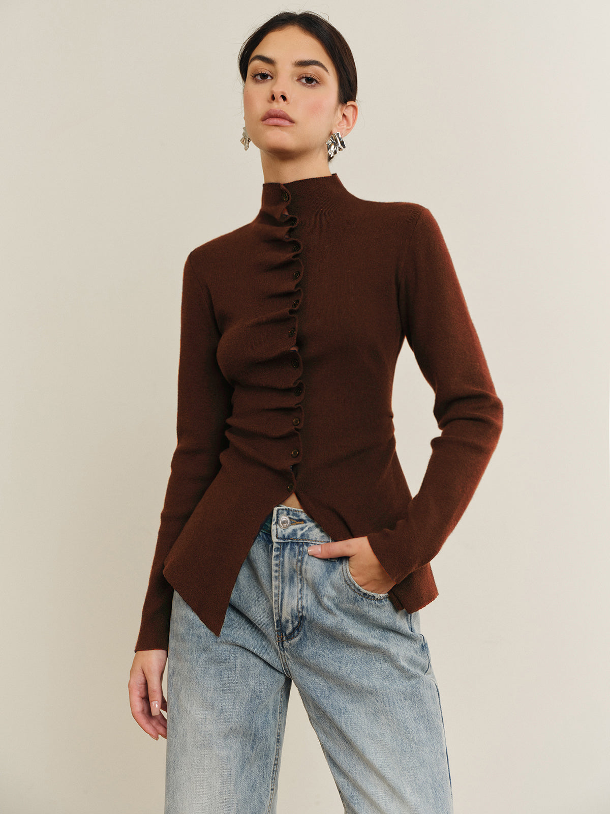 Klara | Zeitloses Knittop mit Knopf und Schlitz