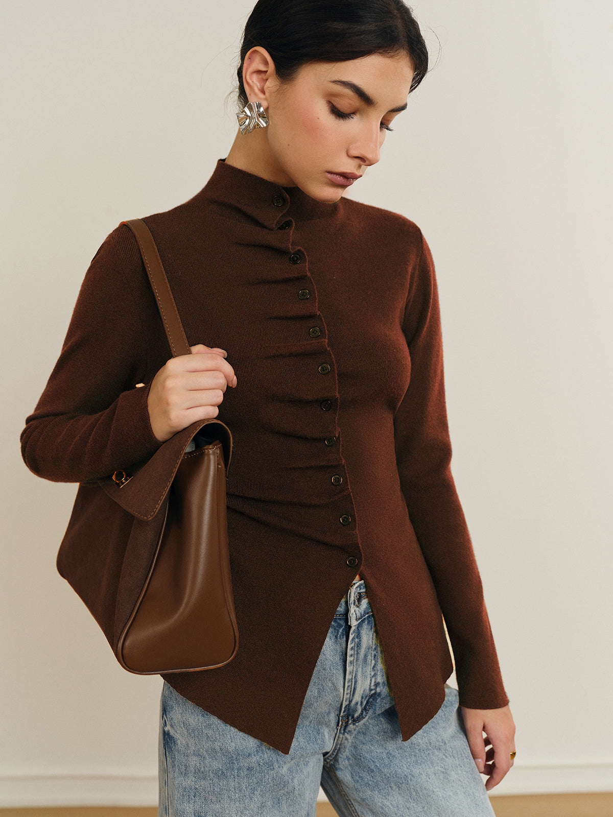 Klara | Zeitloses Knittop mit Knopf und Schlitz