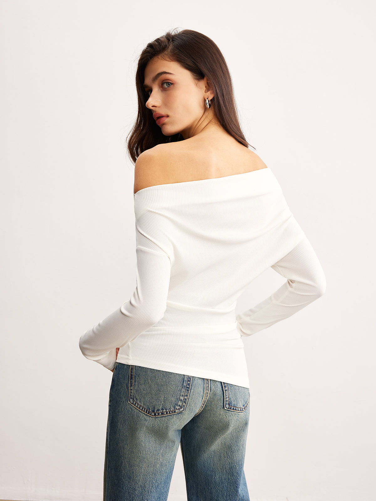 Laura | Asymmetrisches Top mit floralen Akzenten