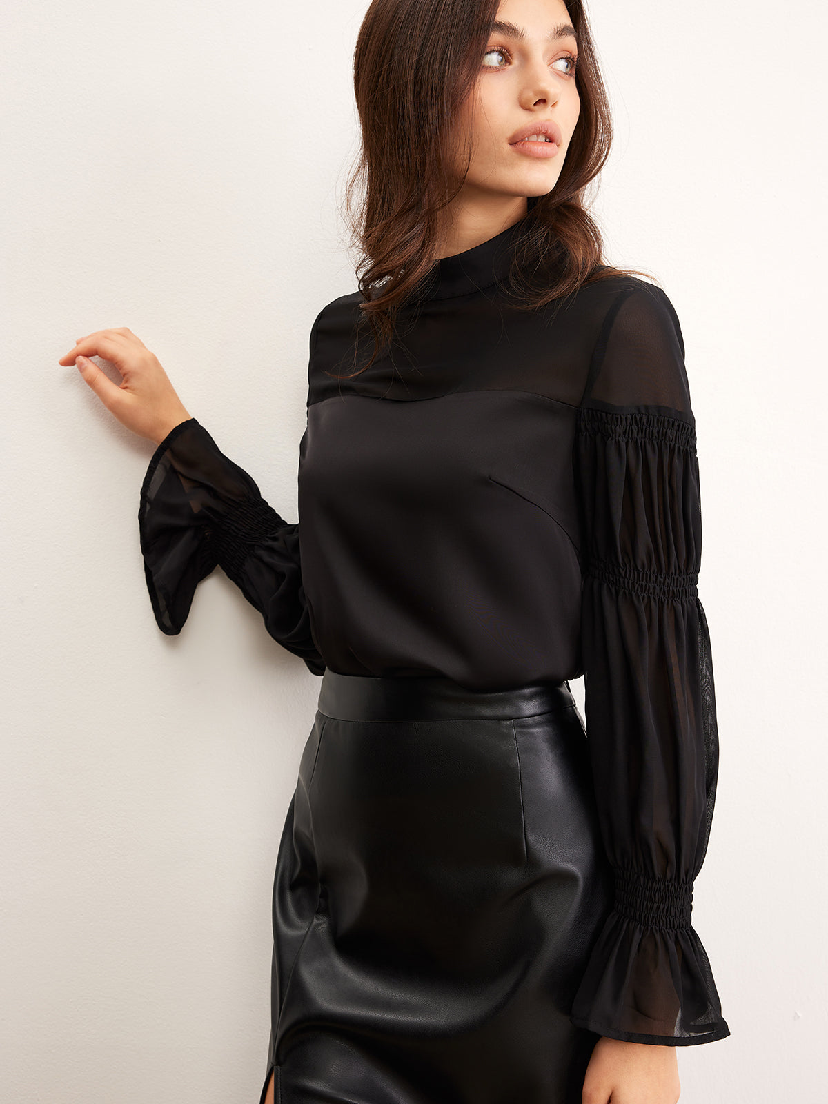 Clara | Elegante Chiffon Bluse mit Stehkragen