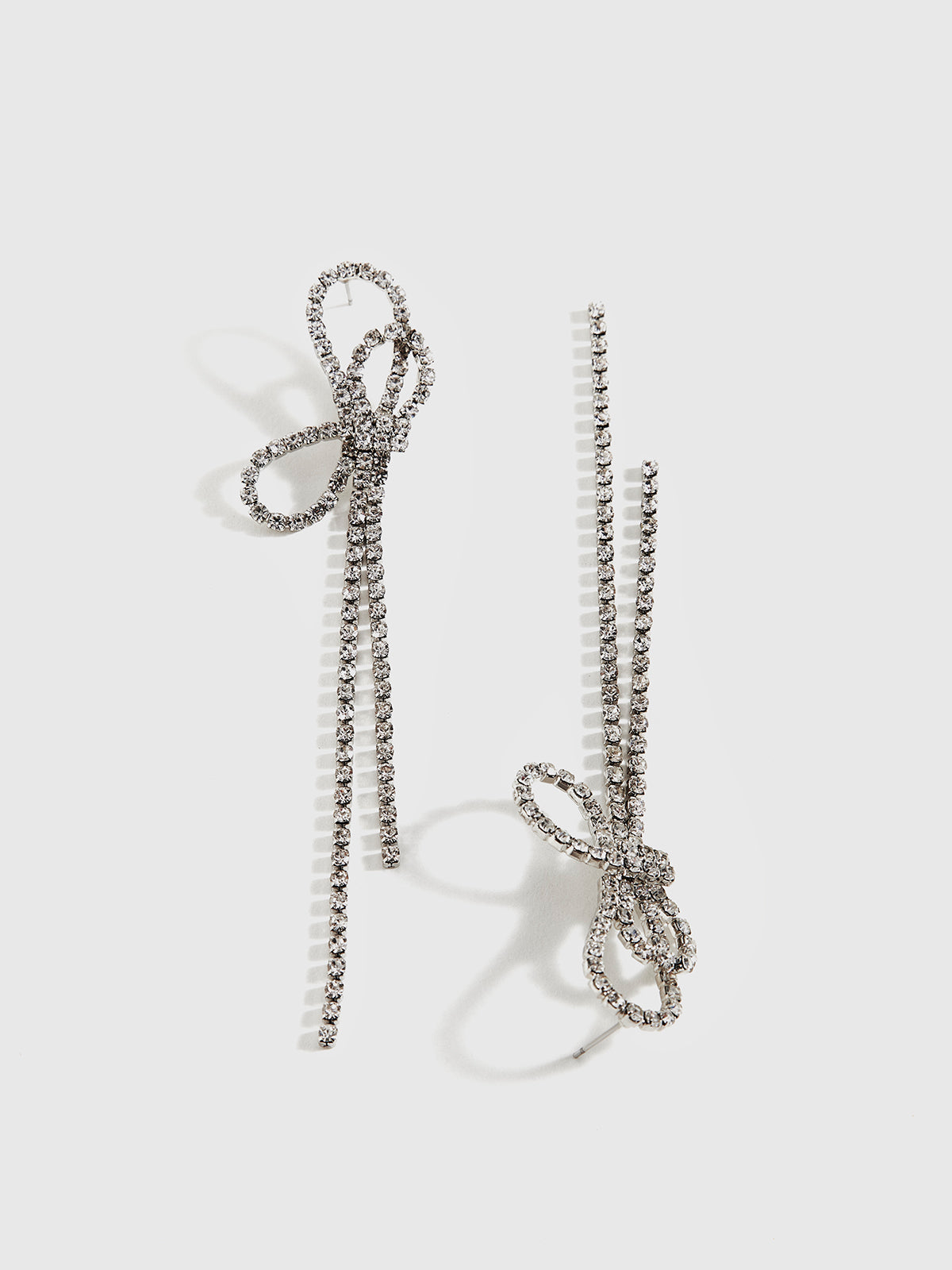 Bezaubernde Eleganz | Rhinestone Bow Tassel Ohrringe