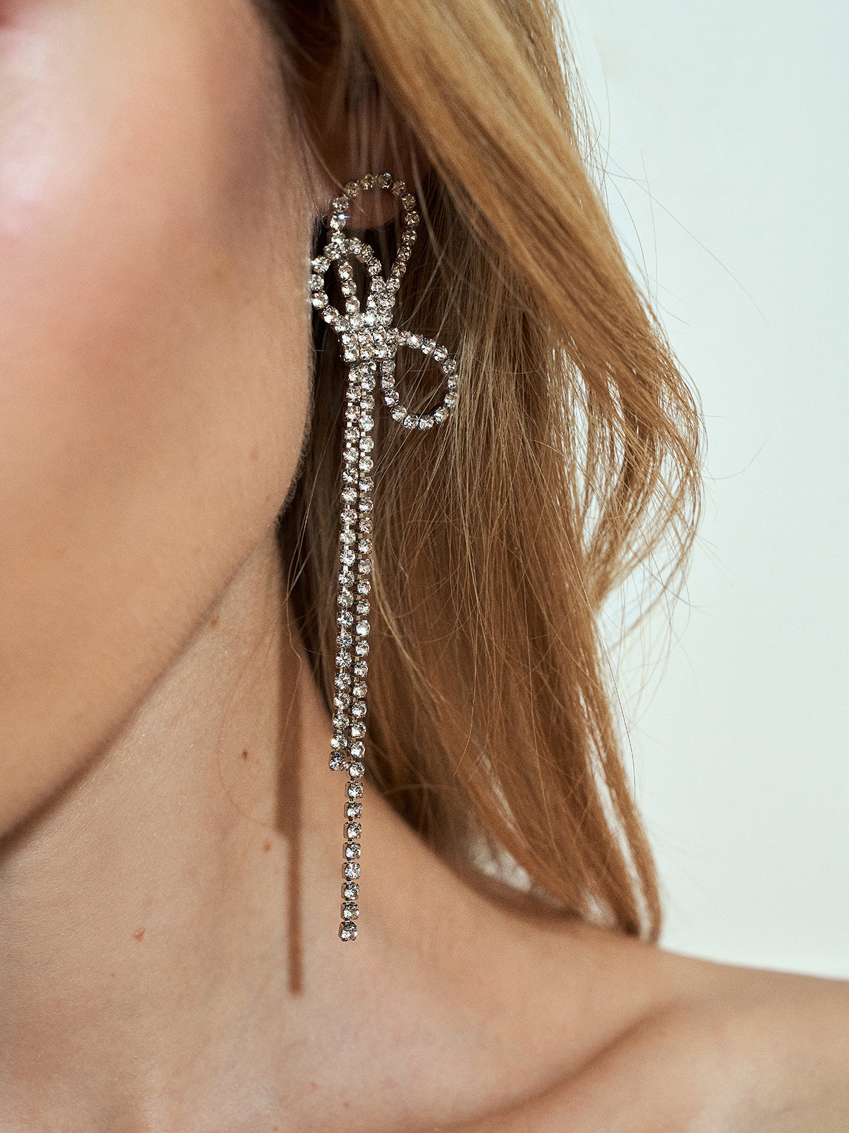 Bezaubernde Eleganz | Rhinestone Bow Tassel Ohrringe