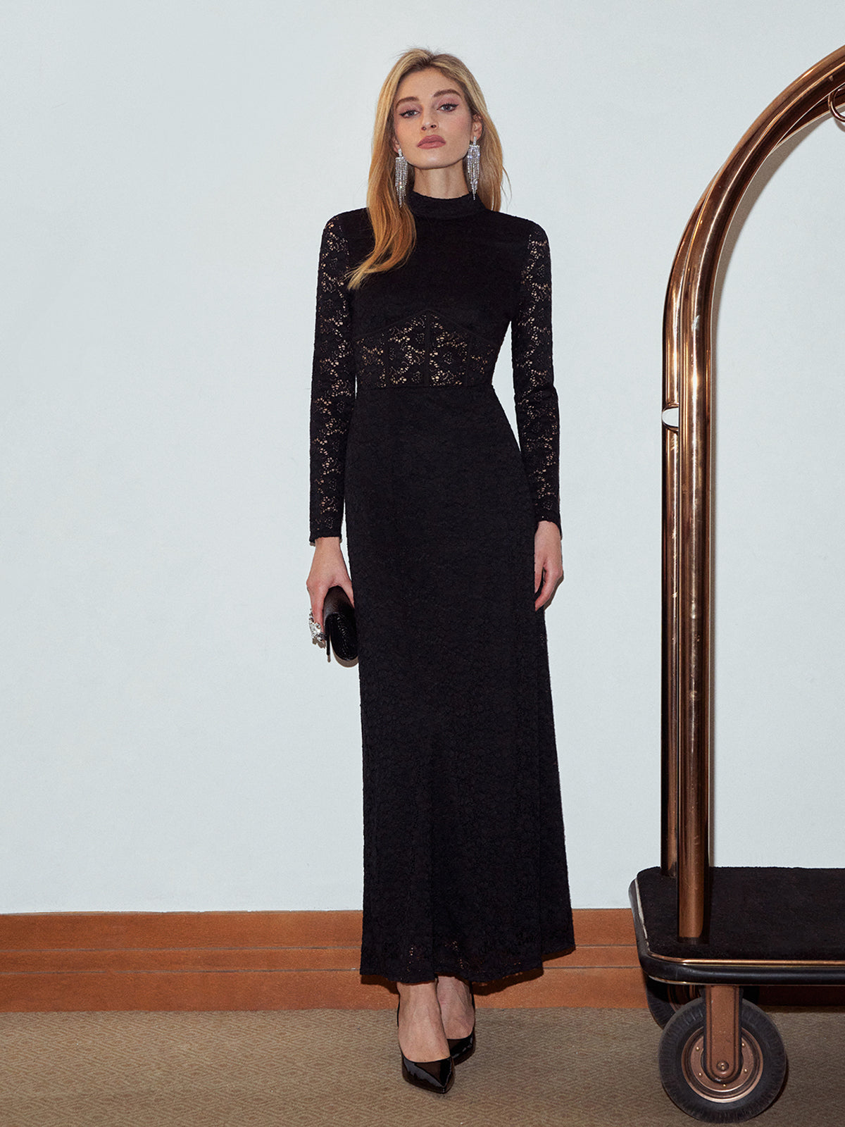 Clara | Elegantes Spitzenkleid mit Stehkragen und Reißverschluss