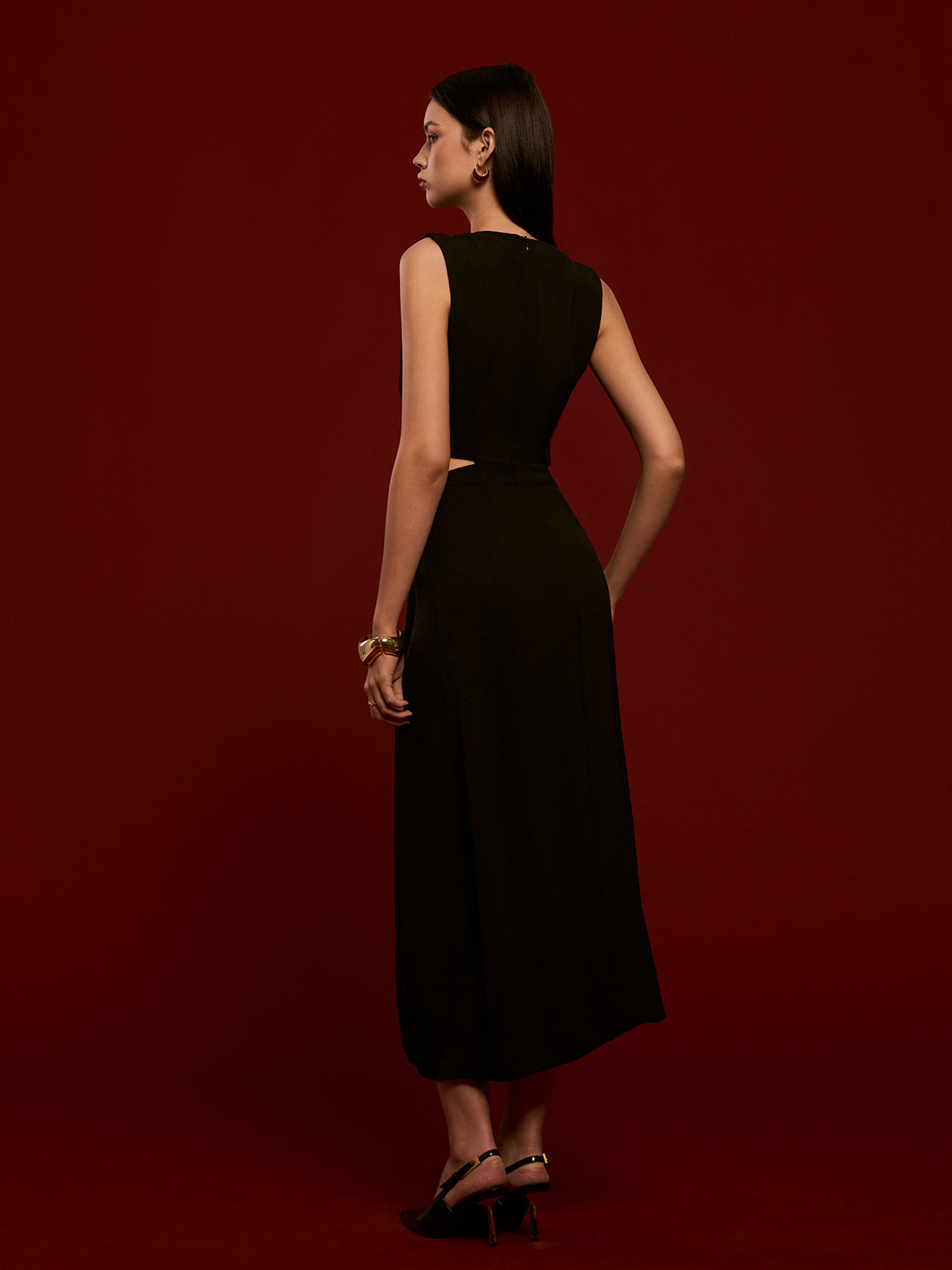 Clara | Plissiertes Kleid mit Metallring-Ausschnitt