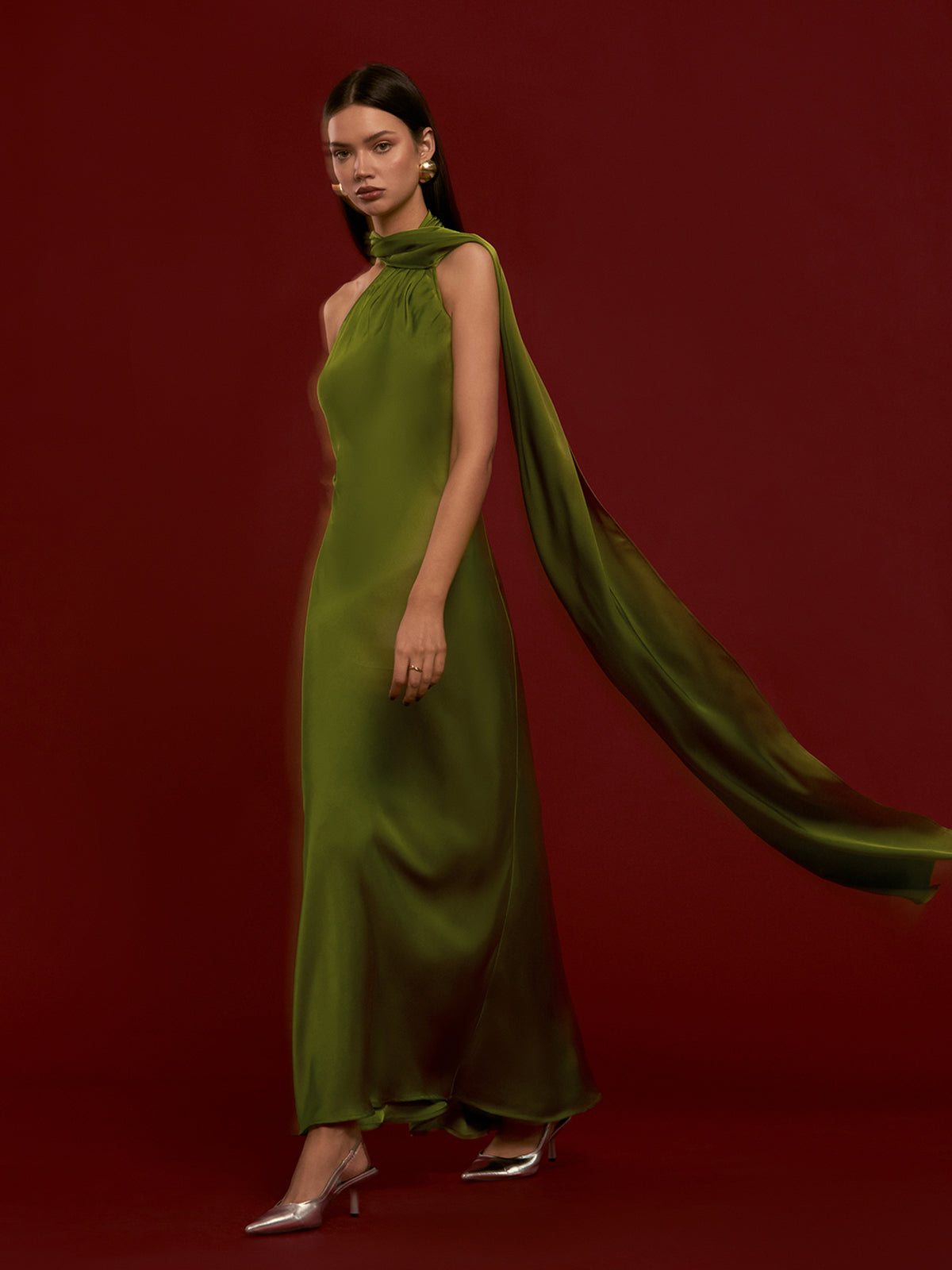 Anna | Asymmetrisches rückenfreies Satin-Kleid