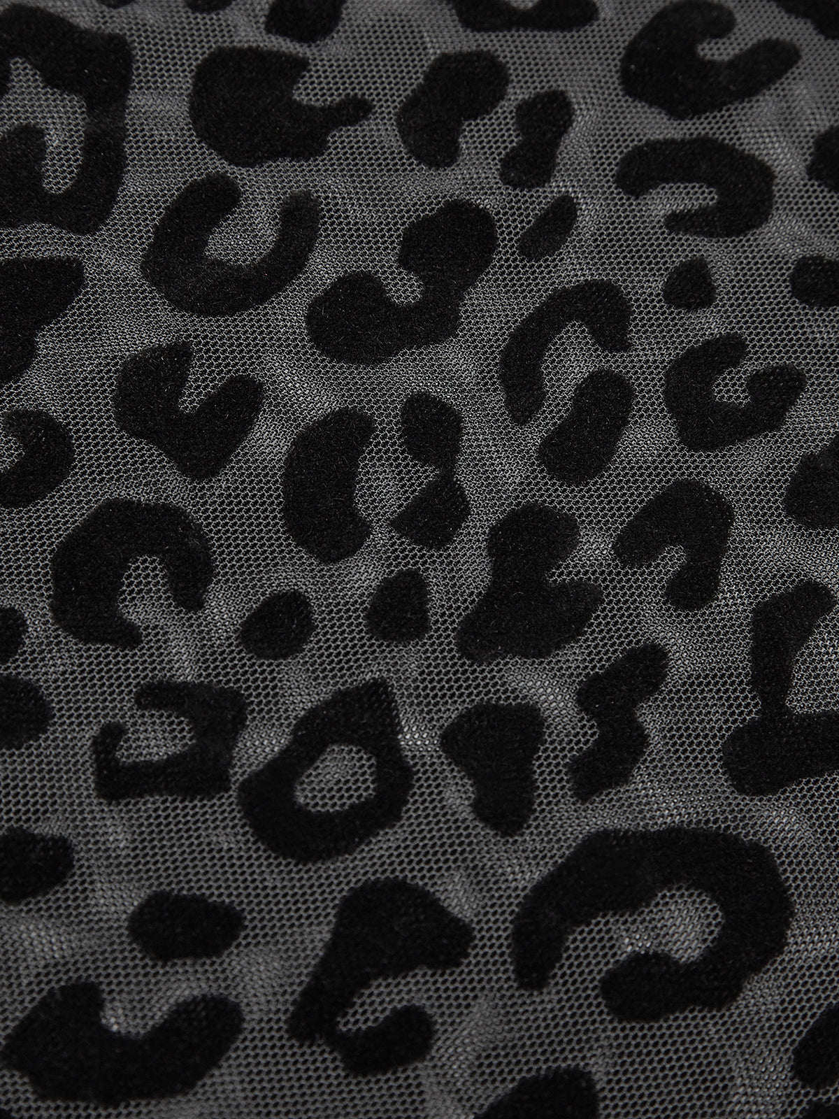 Mia | Halbtransparentes Leo-Shirt