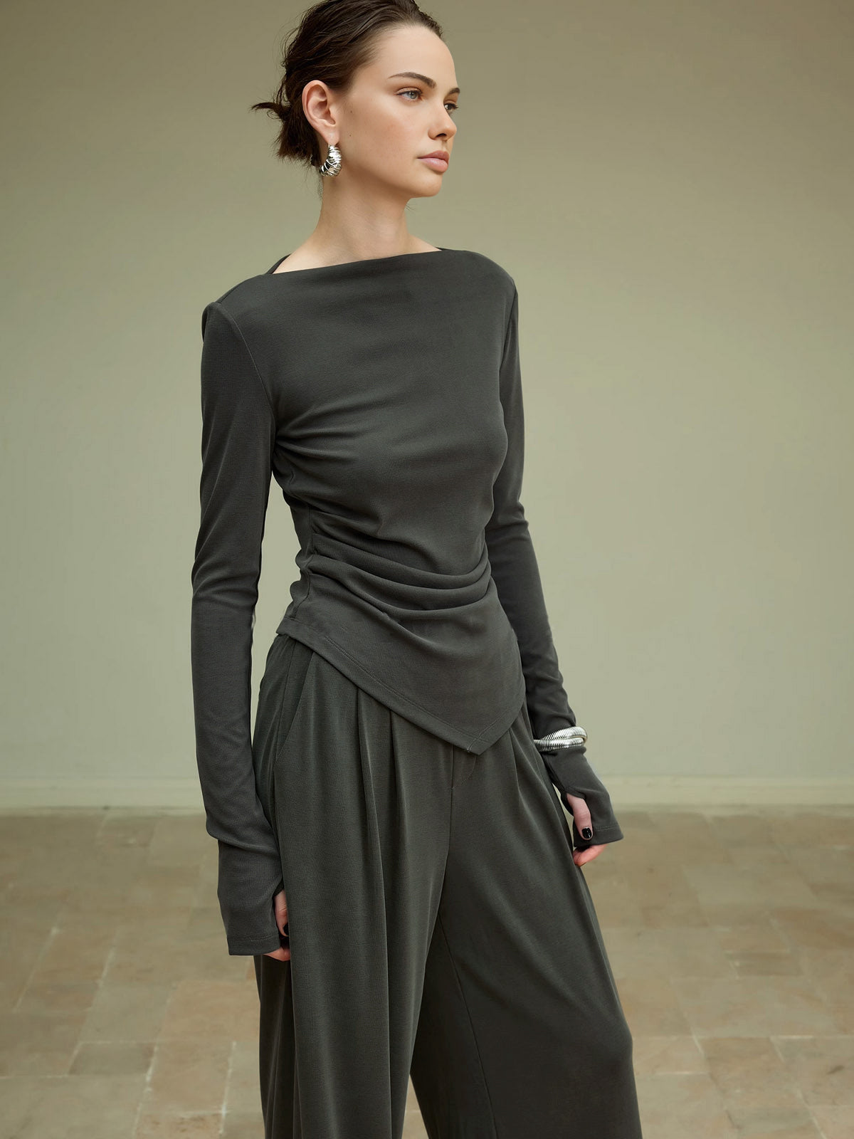 Carla | Asymmetrische Slim-Jersey-Bluse