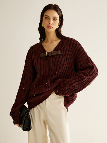 Emilia | Elegantes Strickoberteil mit Gürtelschnalle und Perlenstickerei