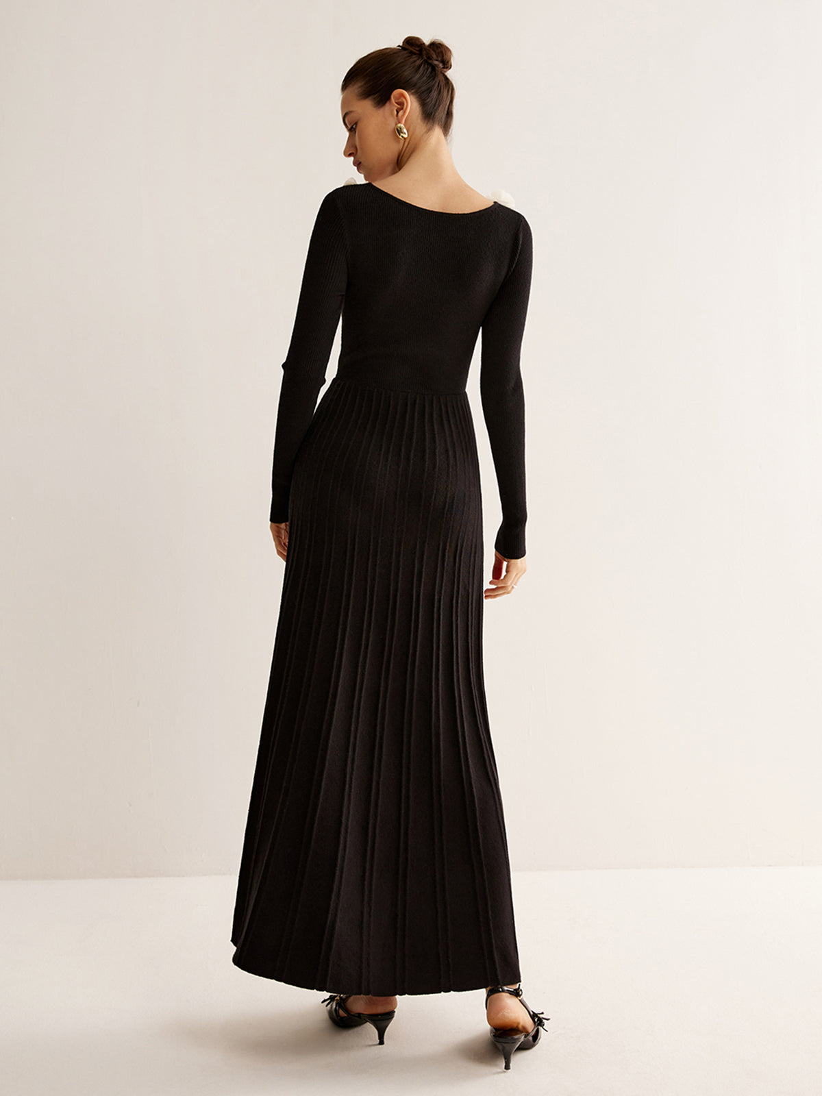 Clara | Elegantes Strickkleid mit floralem Dekor