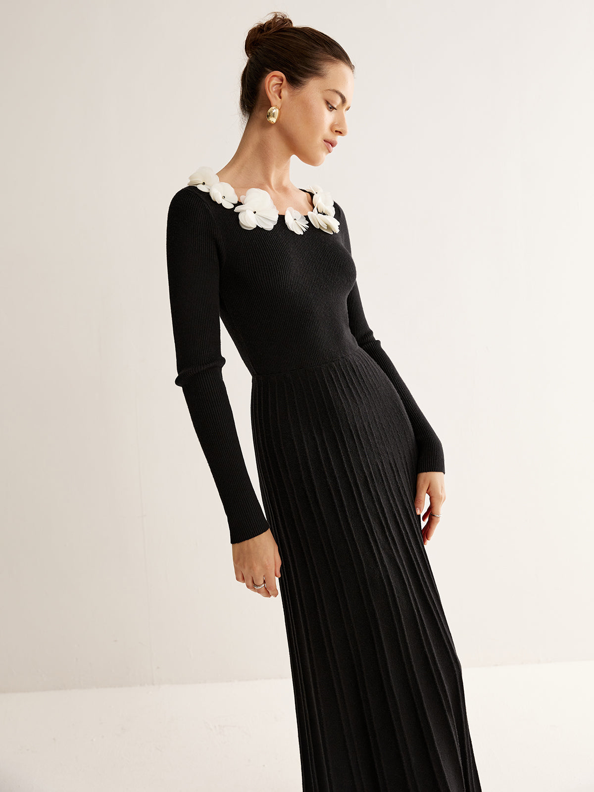 Clara | Elegantes Strickkleid mit floralem Dekor