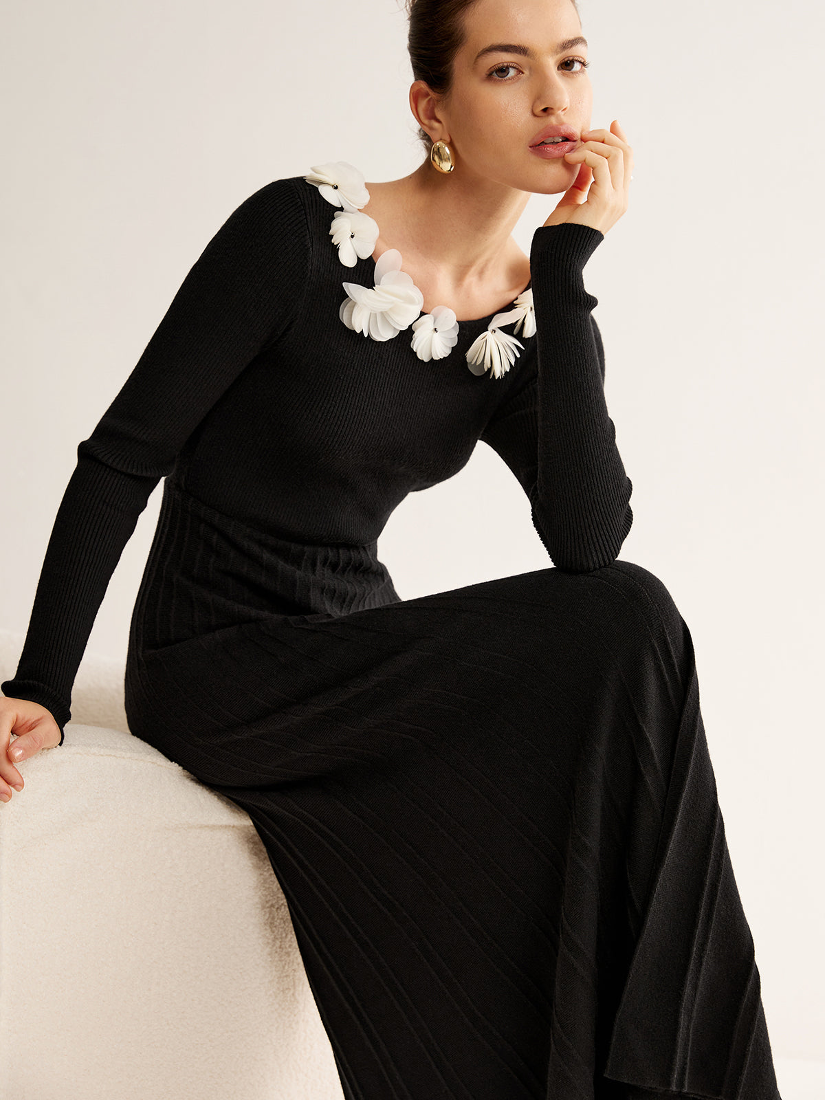 Clara | Elegantes Strickkleid mit floralem Dekor