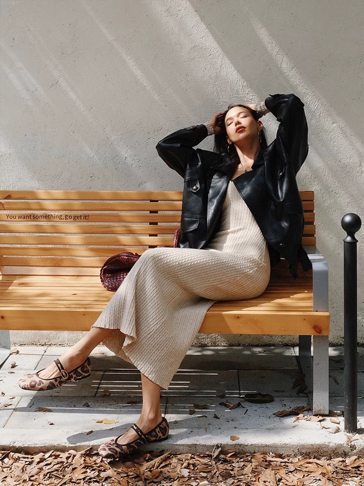 Clara | Verführerisches V-Ausschnitt Twist Kleid