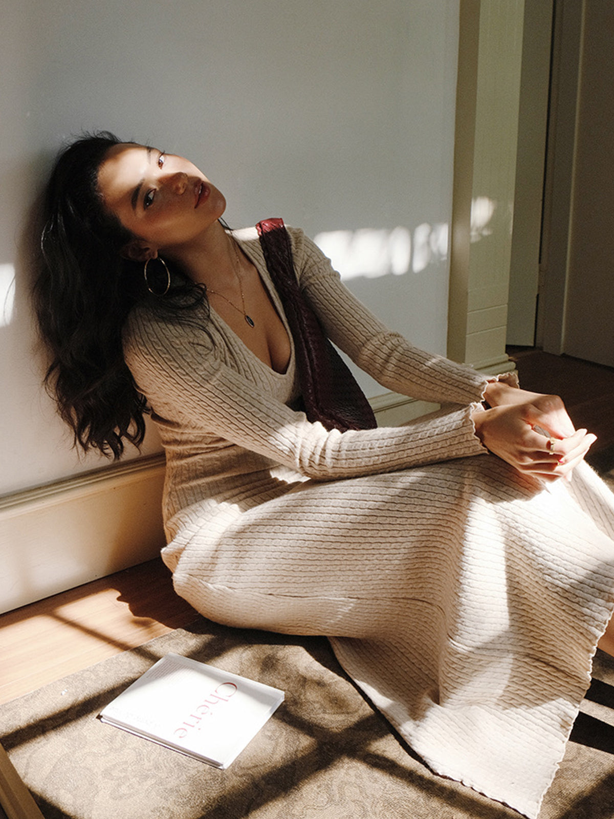 Clara | Verführerisches V-Ausschnitt Twist Kleid