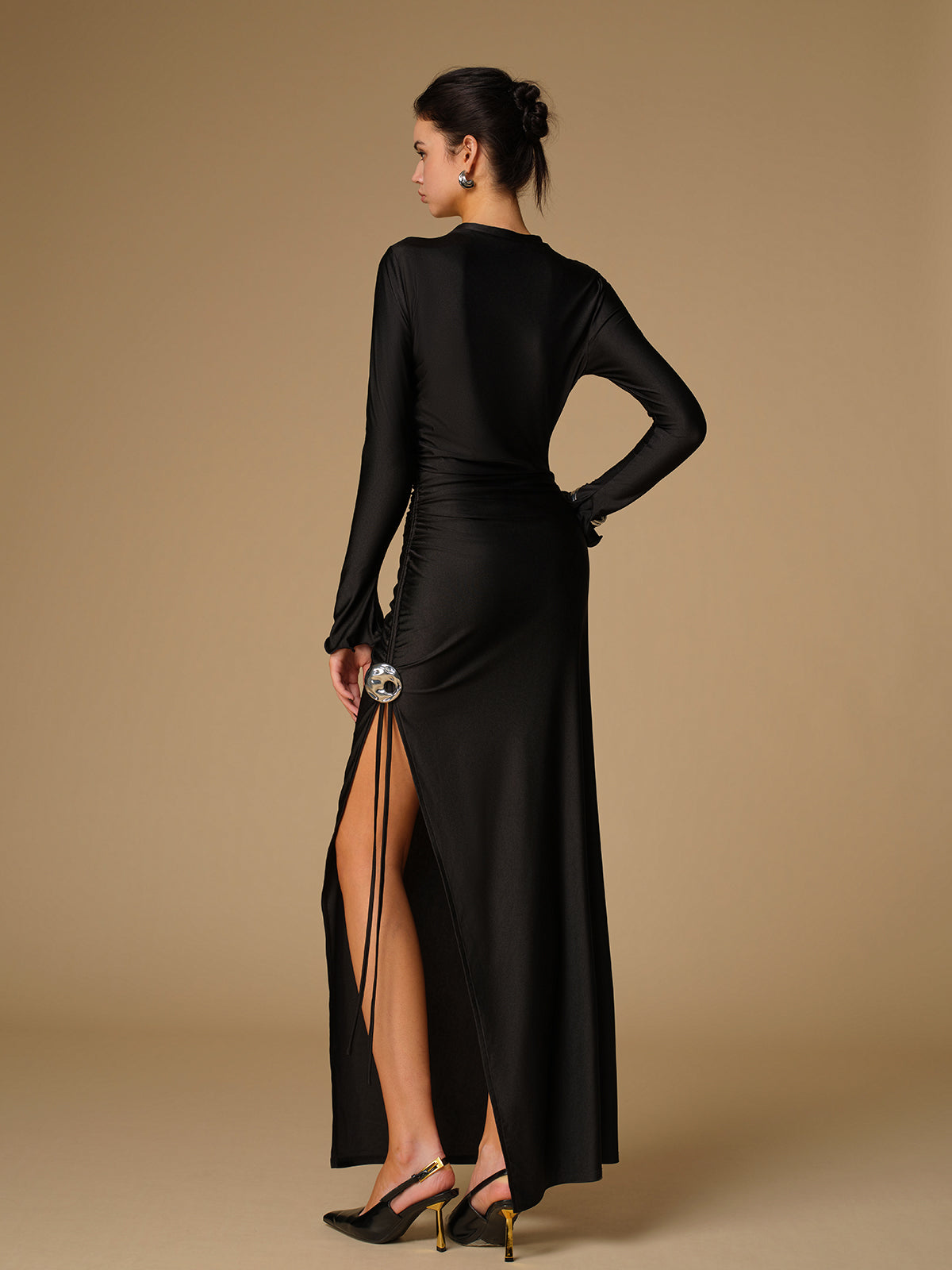 Clara | Langes Kleid mit Falten und Metallic-Dekor